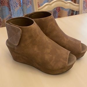 Pierre Dumas brown peep toe wedges 6.5